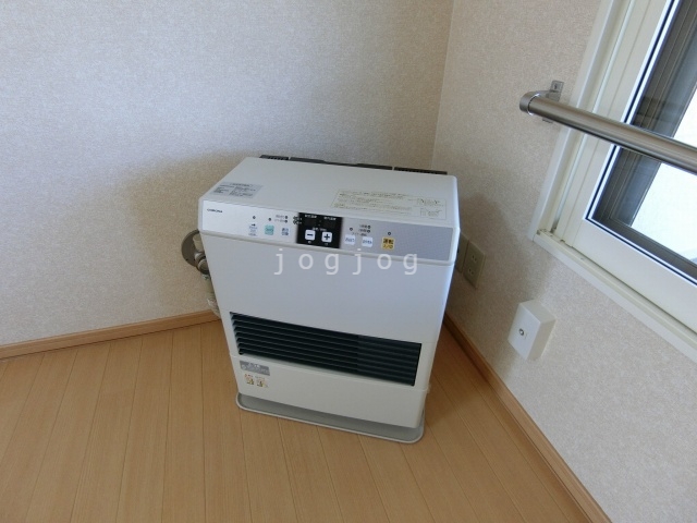 その他設備　冬はあったか石油ストーブです。