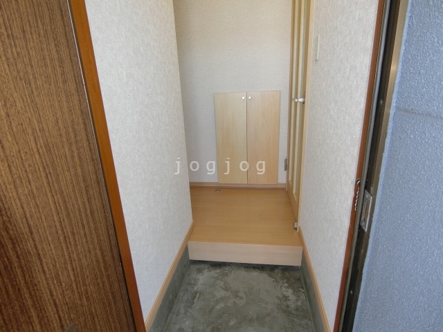 玄関　ゆったりとした玄関です。