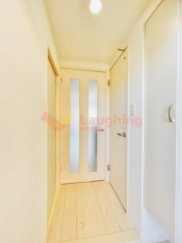 玄関　別号室のお写真になります。