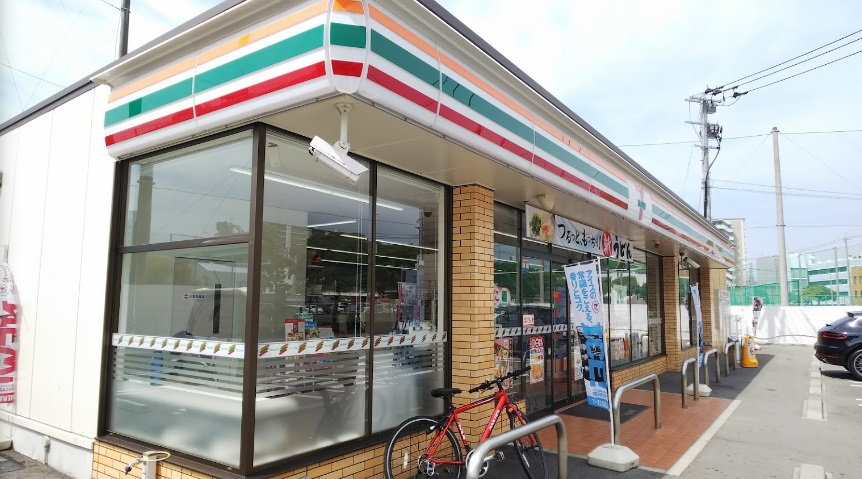 コンビニ　セブンイレブン福岡高校前店（コンビニ）まで288m