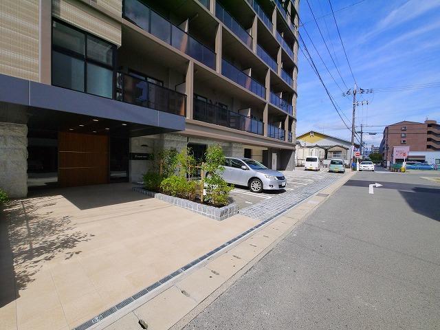エントランス　キレイな共有スペース。