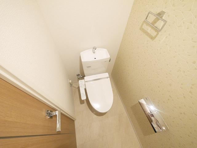 トイレ　落ち着いた色調のトイレです