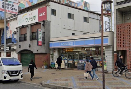 コンビニ　ファミリーマート（コンビニ）まで1052m