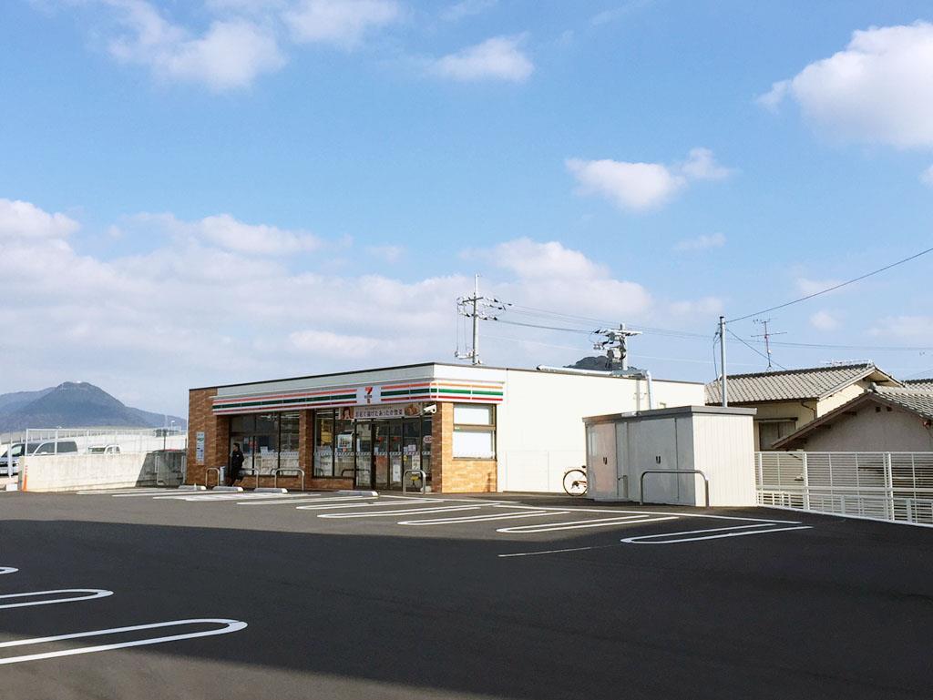 コンビニ　セブンイレブン下関稗田西町店（コンビニ）まで556m