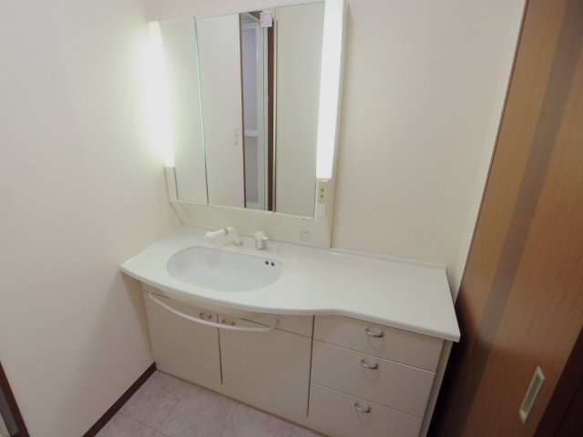 洗面設備　※写真は別部屋の物です。現状と相違がある場合は現状優先となり