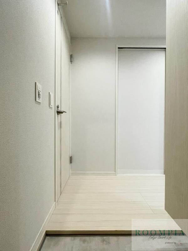 玄関　※同タイプの別のお部屋です。