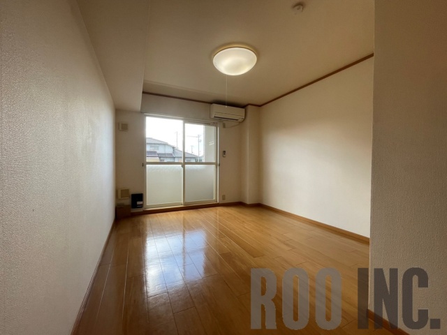 居室・リビング　写真は反転のお部屋です