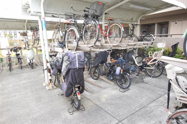 北大阪急行 緑地公園駅 徒歩7分 11階建 築30年の外観写真