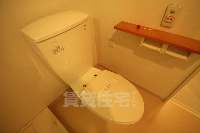地下鉄御堂筋線 江坂駅 徒歩6分 10階建 築19年のトイレ写真