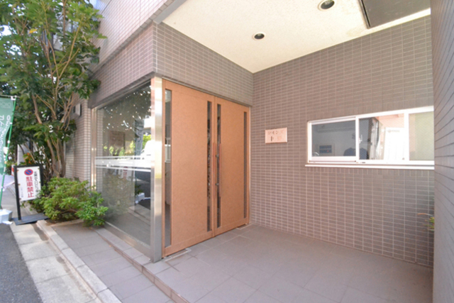 エントランス　オートロックつきマンションです！
