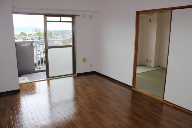居室・リビング　※別の部屋の写真です