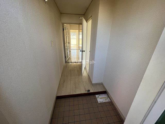 エンプレスメイトウの玄関写真