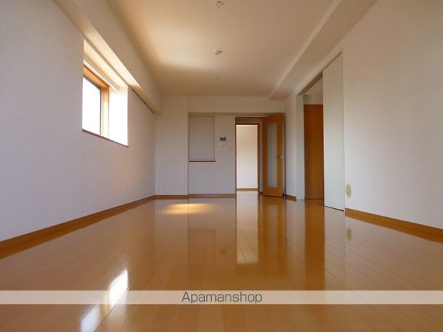 レジディア島津山の居間写真