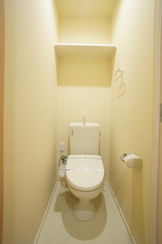 トイレ　暖房洗浄便座付きトイレです