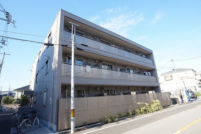 建物外観　存在感ある3階建てのヘーベルメゾンです。