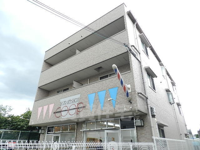 宝塚市中山寺のマンションの建物外観