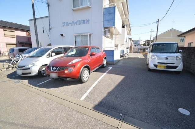 【レッドハイツ高村の駐車場】