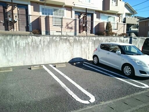 【日立市折笠町のアパートの駐車場】