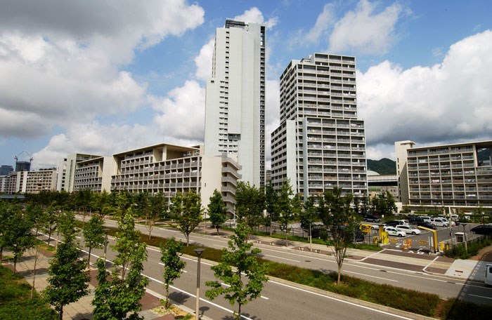 【神戸市中央区脇浜海岸通のマンションの建物外観】