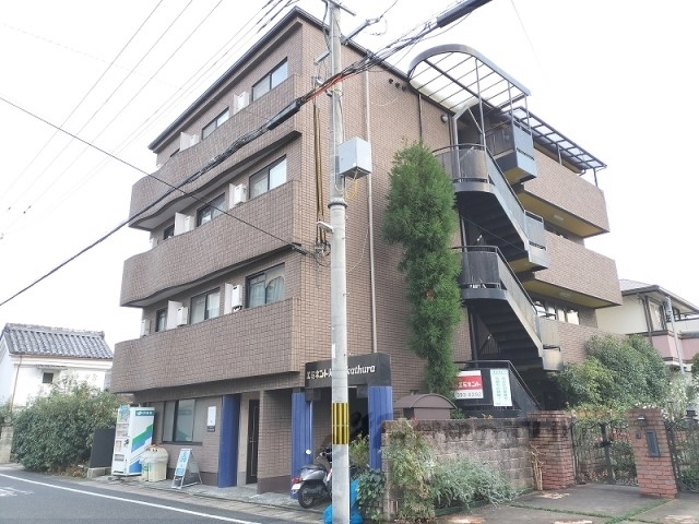 京都市西京区山田弦馳町のマンションの建物外観