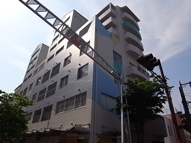 尼崎市潮江のマンションの建物外観