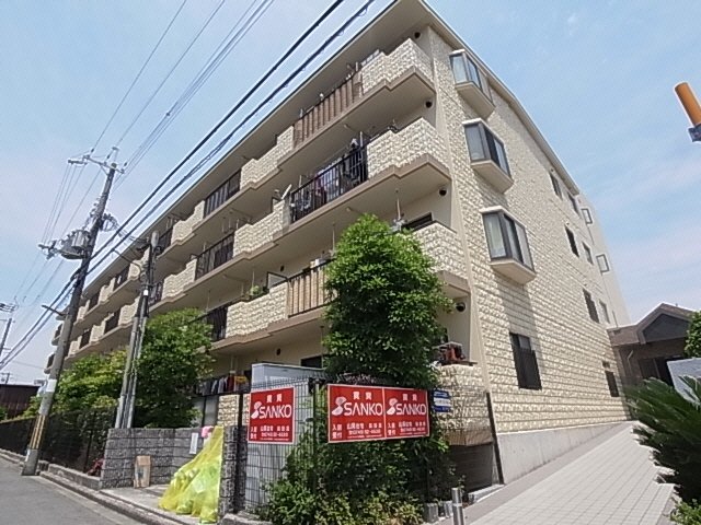 【大和高田市田井新町のマンションの建物外観】