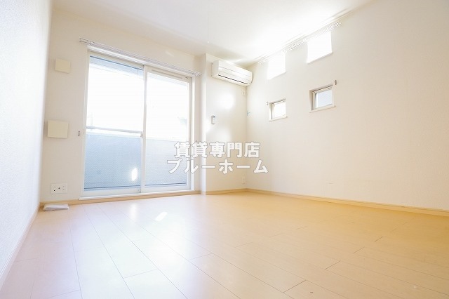 居室・リビング　7.1帖の洋室です！