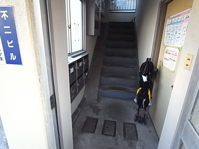 【神戸市灘区水道筋のマンションのエントランス】