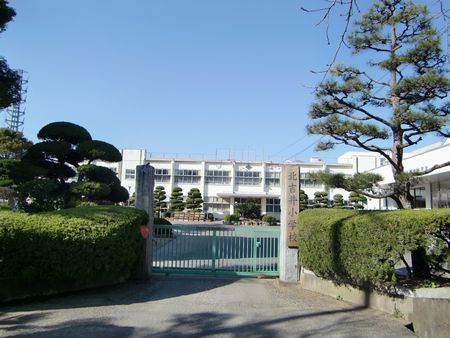 【サントノーレ愛大医学部前の小学校】