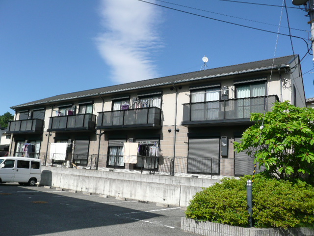 川西市東多田のアパートの建物外観