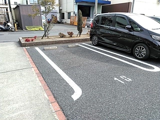 【東大阪市本庄西のアパートの駐車場】