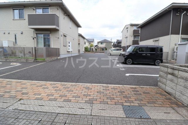 【つくばみらい市紫峰ヶ丘のアパートの駐車場】