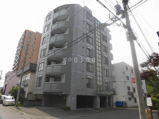 札幌市豊平区美園九条のマンションの建物外観