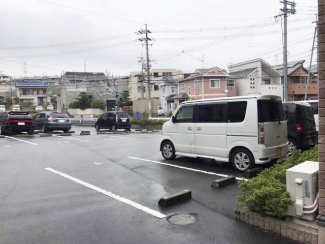 【香芝市穴虫のアパートの駐車場】