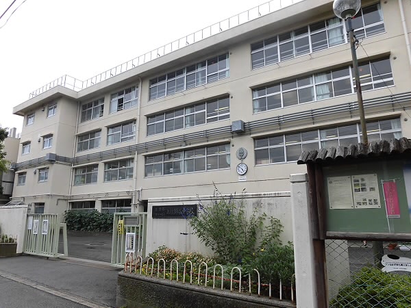 【世田谷区給田のマンションの中学校】