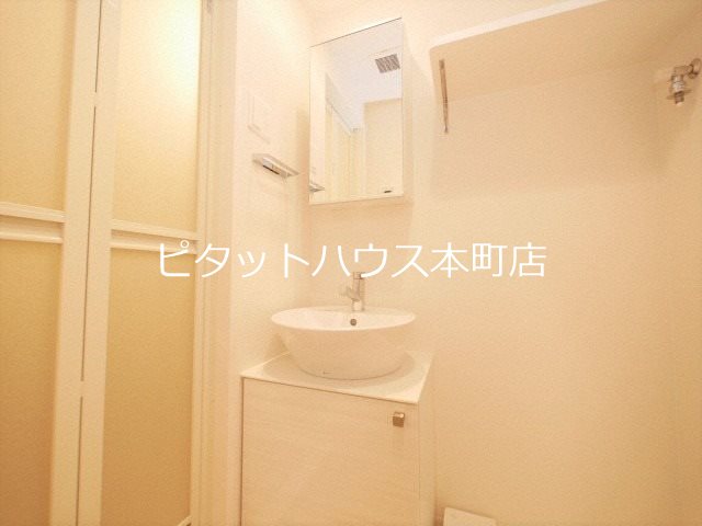 【大阪市城東区森之宮のマンションの洗面設備】