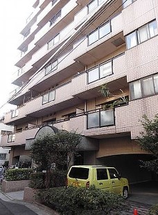 荒川区西日暮里のマンションの建物外観