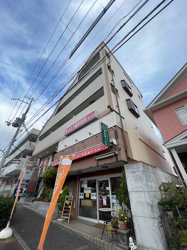 【神戸市須磨区白川台のマンションの建物外観】