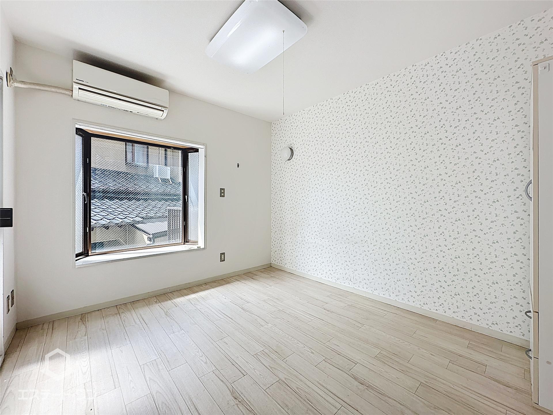 居室・リビング　出窓のある室内♪