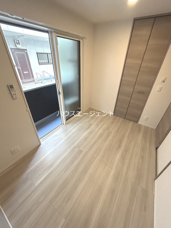 その他部屋・スペース　4.4帖洋室です。テラス付き。