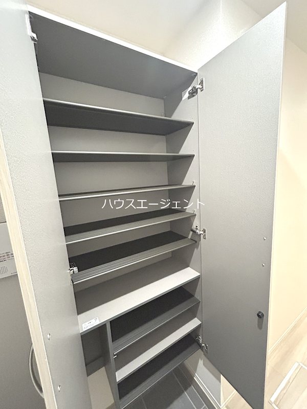 収納　たっぷり収納のシューズボックスです。