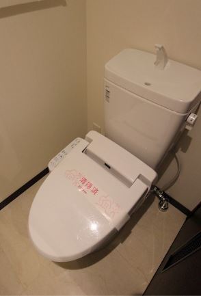 トイレ　写真は別号室です。現況優先になります。