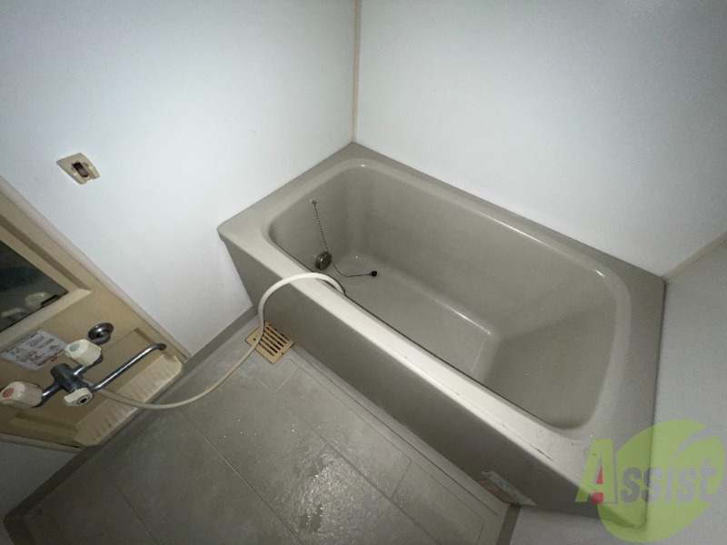 バス・シャワールーム　バスルームはゆったり浸かれる広さがあります。