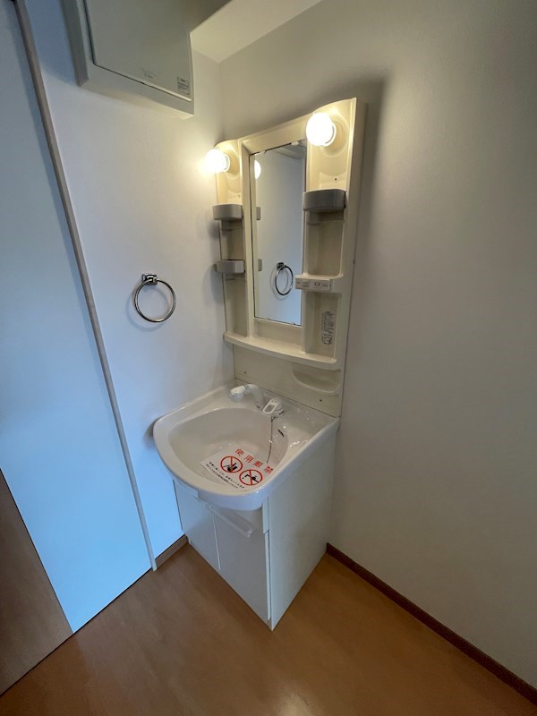 洗面設備　※同タイプの他のお部屋です