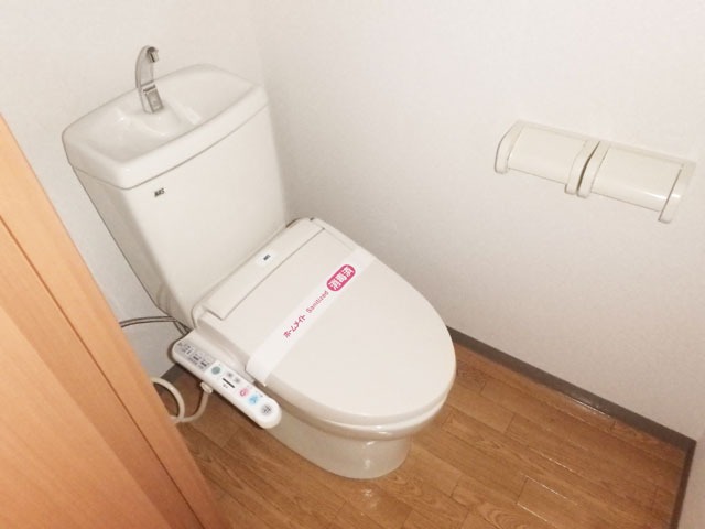 トイレ　温水洗浄便座付き☆