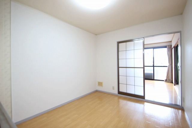 居室・リビング　同物件別室のお写真です。