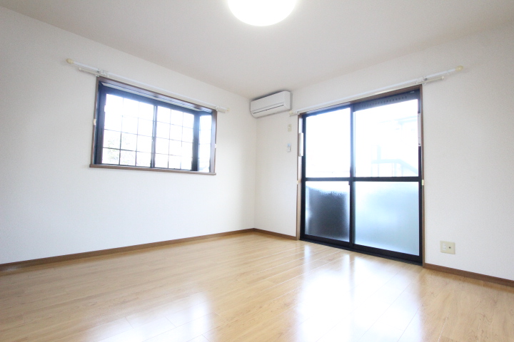 居室・リビング　角部屋2面採光