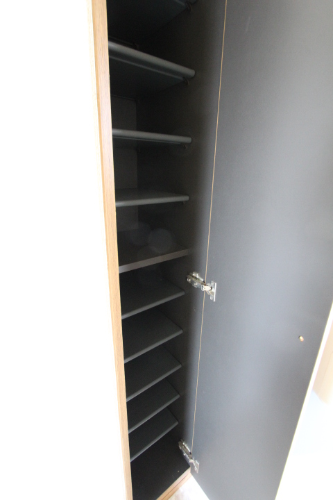 玄関　下駄箱も可動棚でたっぷり入ります。