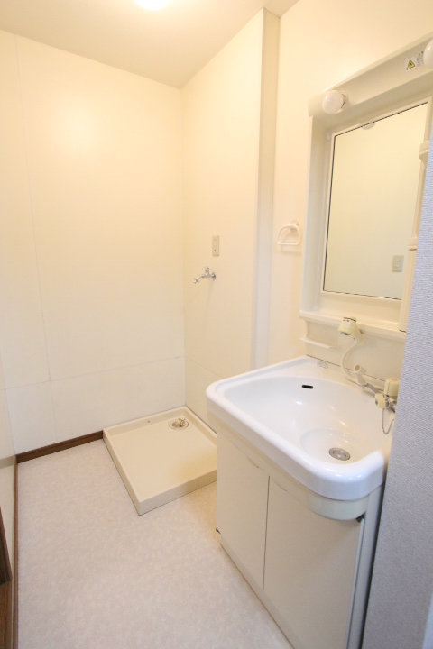 洗面設備　シャワー付洗面台・洗面所独立