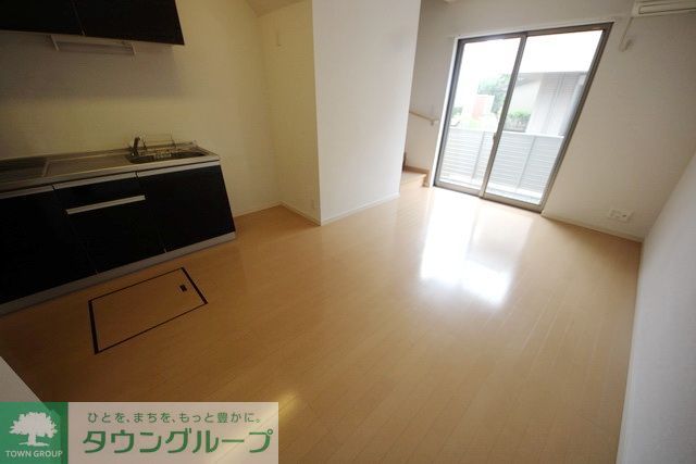 プランドール横濱IIの居間写真